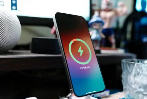 道县苹果15换屏服务分享用什么充电器给iPhone15充电更好 